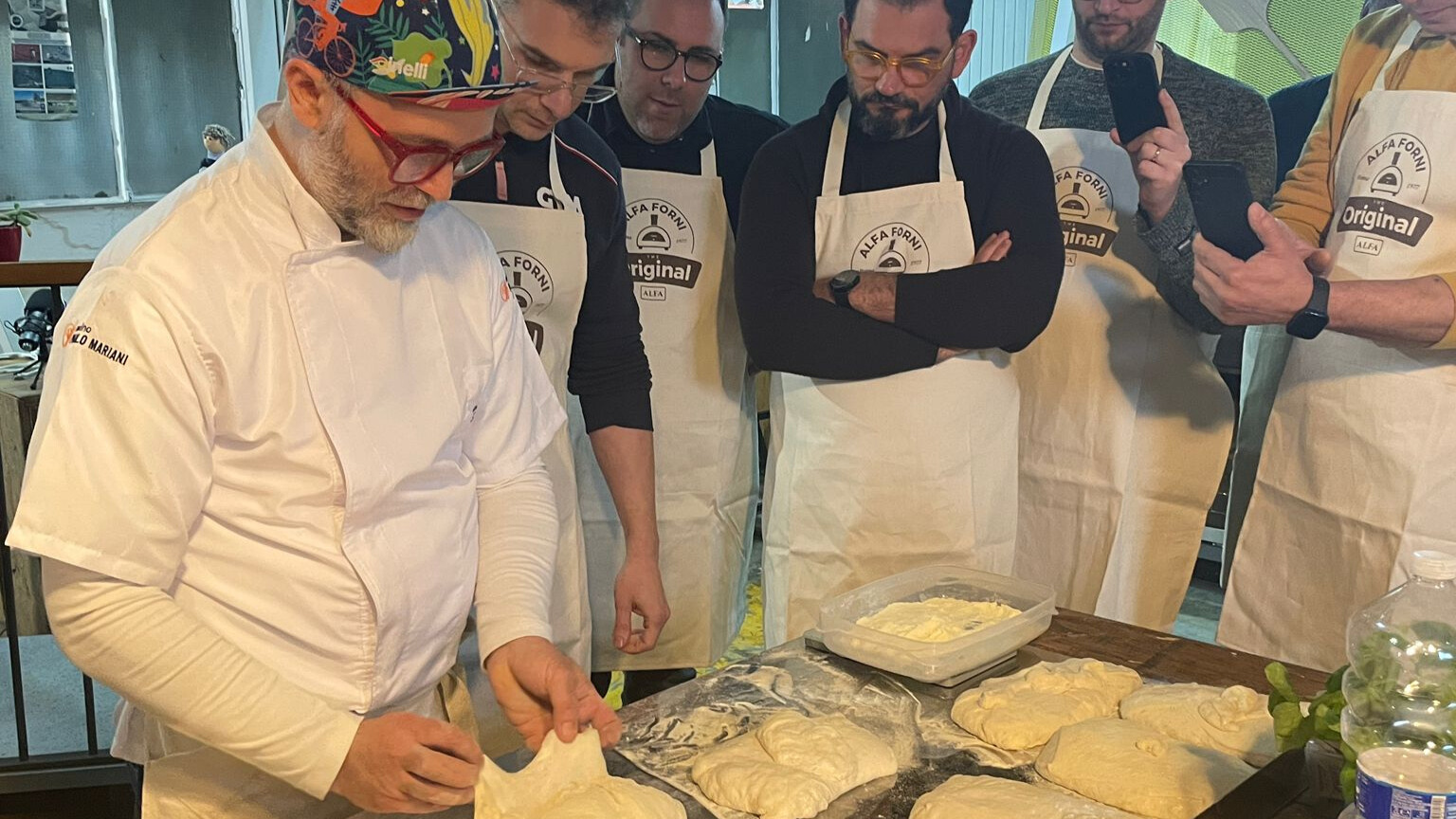 Workshop pizza napoletana - Severino con i suoi allievi