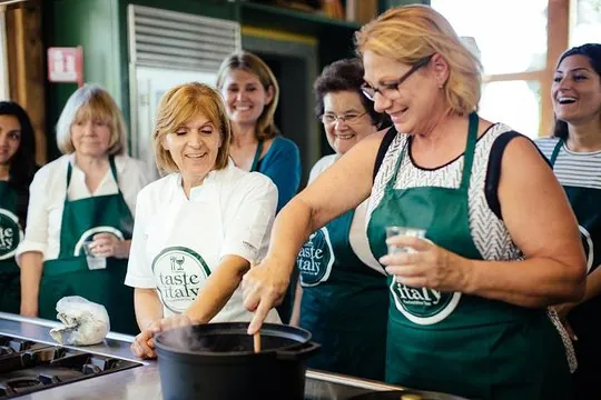 Lezione di Cucina Toscana e Pranzo in Fattoria con Tour del Mercato | Firenze