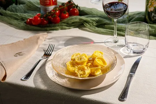 Corso di Cucina Pasta Fresca e Tartufo Nero a Calestano: Esperienza Autentica nel Borgo Medievale Parmense