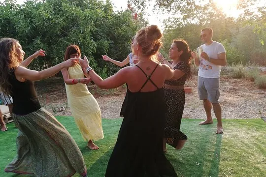 Corso di Pizzica e Taranta in Puglia: Danza Tradizionale tra gli Ulivi Secolari